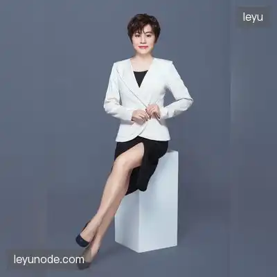 易纲